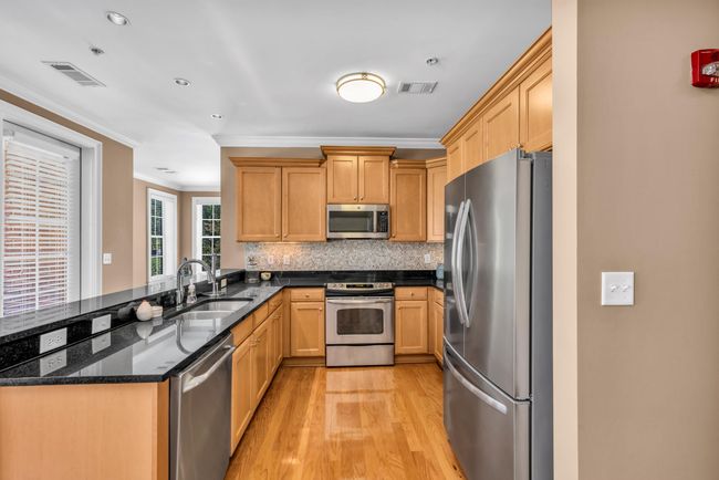 APT-101 - 3520 Central Ave, Condo with 2 bedrooms, 3 bathrooms and null parking in Memphis TN | Image 8