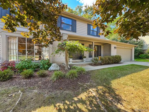 31018 Pickwick Ln, Beverly Hills, MI, 48025-5239 | Card Image