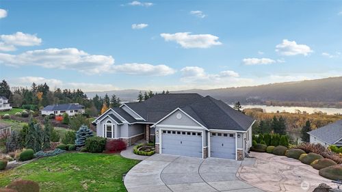 49 Essex Dr, Kelso, WA, 98626-8842 | Card Image
