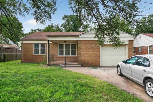 209 Hunter Ave, Haysville, KS, 67060-1147 | Card Image