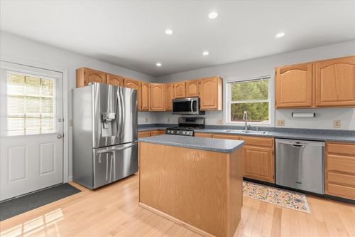 16 Joseph Lane, Essex, VT, 05452 | Card Image