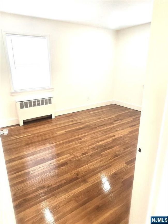 77 Forest Hill Pkwy, Condo with 2 bedrooms, 1 bathrooms and null parking in Newark NJ | Image 7