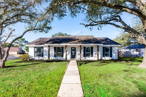 402 W Castle Harbour Dr, Friendswood, TX, 77546-5622 | Card Image