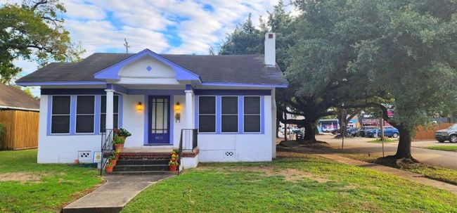 front view of the lot facing north on California Street. Just one block off Westheimer. | Image 4