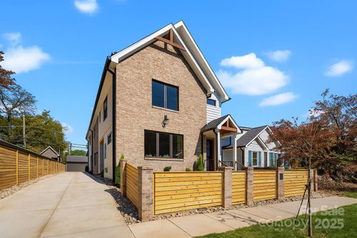 2117 Lombardy Cir, Charlotte, NC, 28203-6061 | Card Image