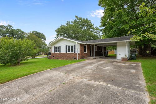 2703 Edgewood St, New Bern, NC, 28562-2811 | Card Image