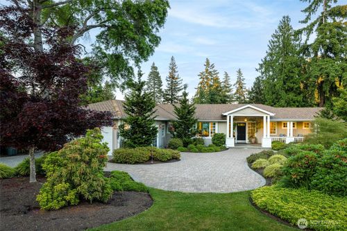 3204 Evergreen Point Rd, Medina, WA, 98039-1025 | Card Image