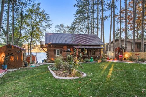 W8120 Eagle Ct, Oxford, WI, 53952-9143 | Card Image