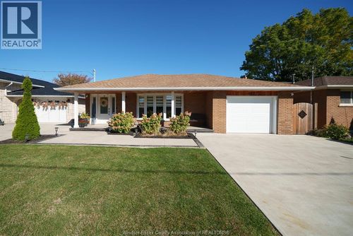 662 Mohawk Rd W, Hamilton, ON, L9C1X8 | Card Image