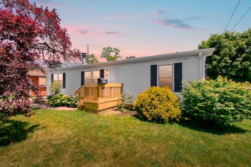 529 Riverside Dr, Battle Creek, MI, 49015-4428 | Card Image