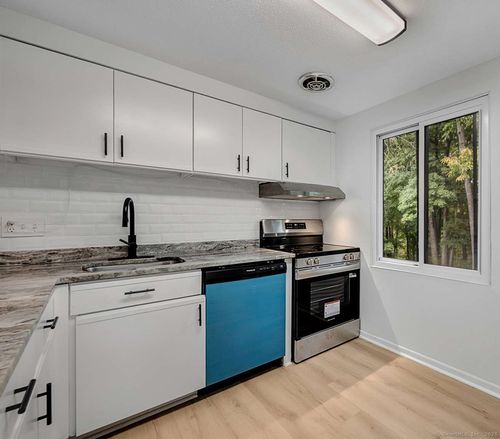 55-55 Trolley Crossing Ln, Middletown, CT, 06457-5843 | Card Image