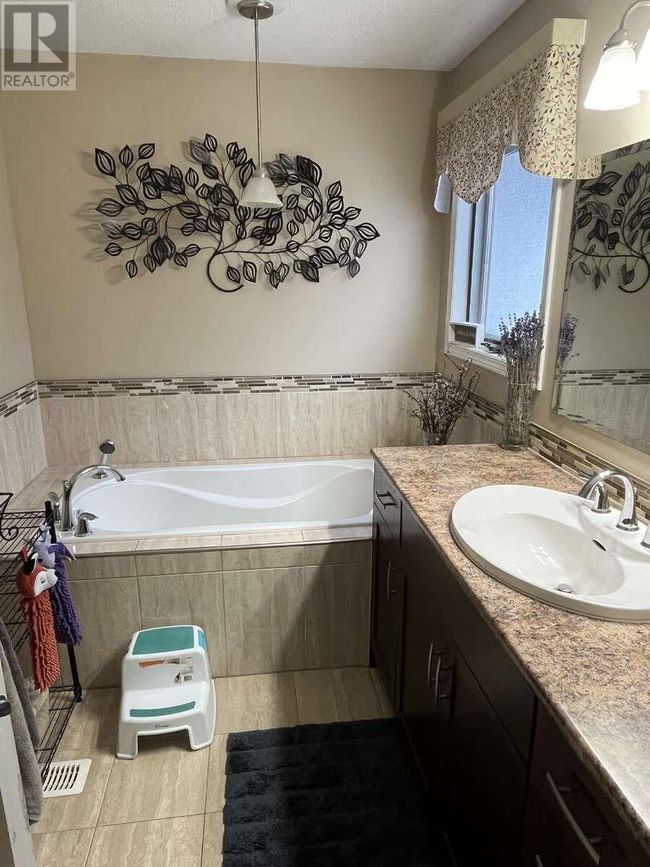 27 Preston Cres, House other with 4 bedrooms, 2 bathrooms and 4 parking in Enderby BC | Image 14