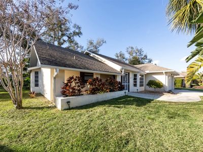 323 Woodvale Drive, House other with 3 bedrooms, 2 bathrooms and null parking in Venice FL | Image 2