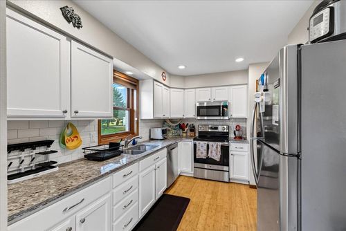 2141 Blue Heron Court, Stoughton, WI, 53589 | Card Image