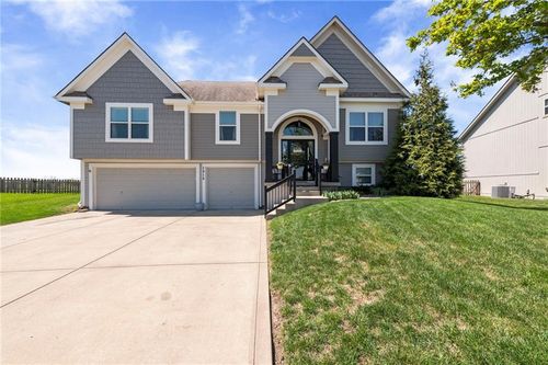 1910 Prairie Clover Rd, Greenwood, MO, 64034-7801 | Card Image