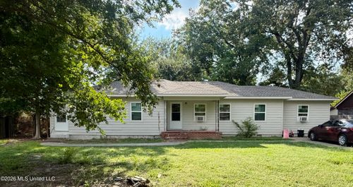 1423 Sunset Cir, Clarksdale, MS, 38614-3403 | Card Image