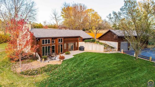 16755 Say Rd, Wamego, KS, 66547-9742 | Card Image