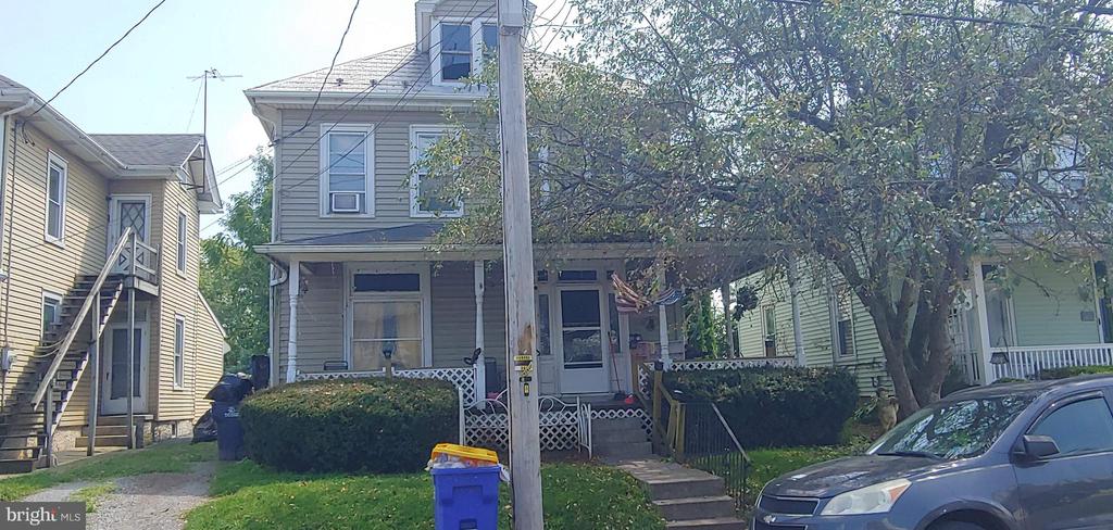 Jackson St, New Holland, PA 17557