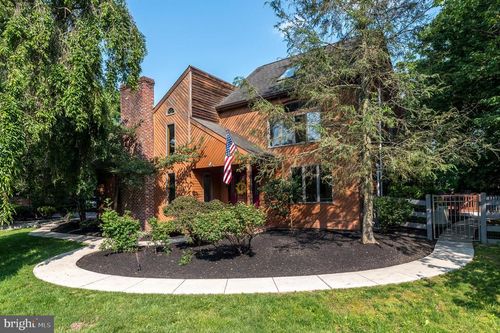 905 Deerfield Ln, Doylestown, PA, 18901-7022 | Card Image