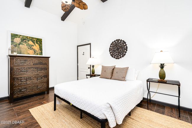 MASTER BEDROOM | Image 21