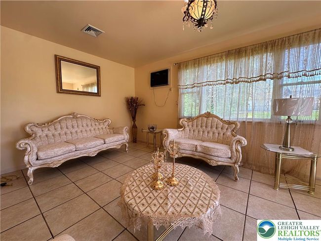2215 N 3 Rd Ave, House other with 4 bedrooms, 2 bathrooms and null parking in Whitehall PA | Image 29