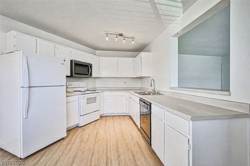 201-5091 Pioneer Ave, Las Vegas, NV, 89146-8179 | Card Image