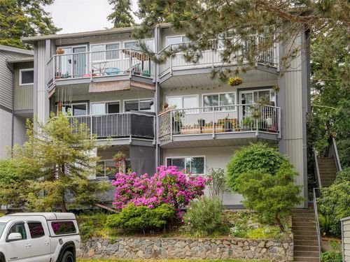 518 Carnation Pl, Victoria, BC, V8Z6G5 | Card Image