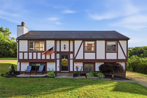409 Scottsdale Dr, Coraopolis, PA, 15108-9610 | Card Image