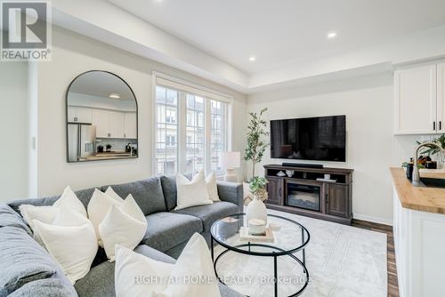 88-1250 St Martins Dr, Pickering, ON, L1W0A2 | Card Image