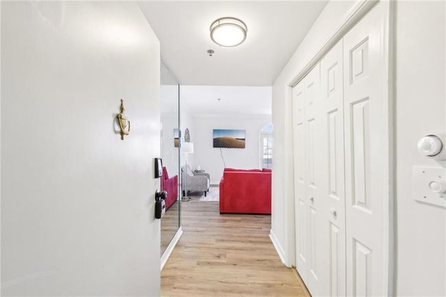 APT-405 - 2161 Peachtree Rd Ne, Condo with 2 bedrooms, 2 bathrooms and 1 parking in Atlanta GA | Image 4