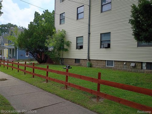510 Pleasant St, Charlotte, MI, 48813-1912 | Card Image
