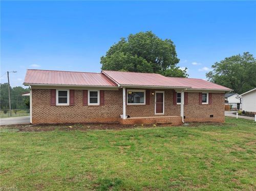 6754 Rosewood Dr, Trinity, NC, 27370-7740 | Card Image