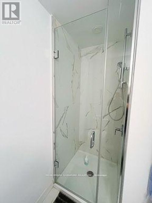 n735-7 Golden Lion Heights, Toronto (Newtonbrook East), ON, M2M3T9 | Card Image