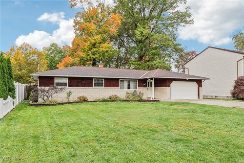 5570 Orchid Ave, Mentor, OH, 44060-2020 | Card Image