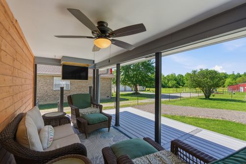 105 Brooklawn Dr, White House, TN, 37188-8924 | Card Image