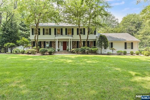 7 Arthur Ct, Demarest, NJ, 07627-1101 | Card Image