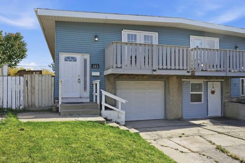 203 Penbrooke Close Se, Calgary, AB, T2A3N9 | Card Image