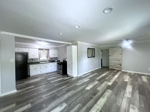409 Oscar St, Taylor, TX, 76574-3335 | Card Image