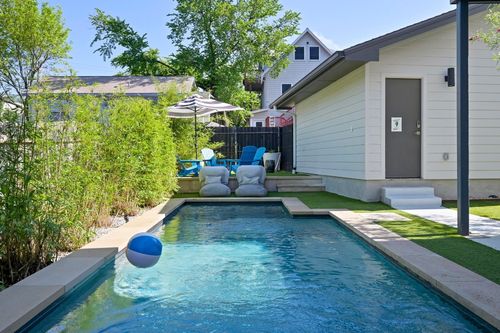 2002 E 8th St, Austin, TX, 78702-3470 | Card Image