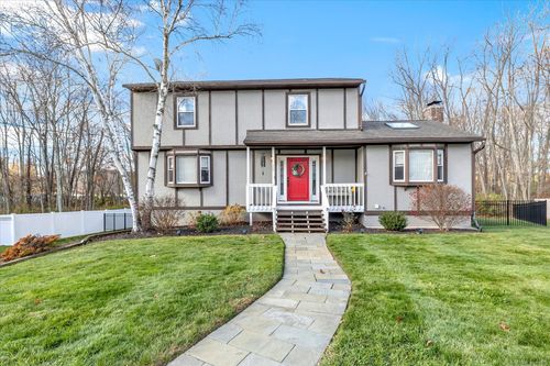 26 Woodridge Rd, West Haven, CT, 06516-6232 | Card Image