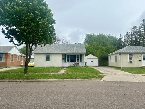 1300 Marine Ave, Worthington, MN, 56187-1650 | Card Image