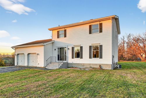 14 Country Meadows Rd, New Paltz, NY, 12561-4004 | Card Image