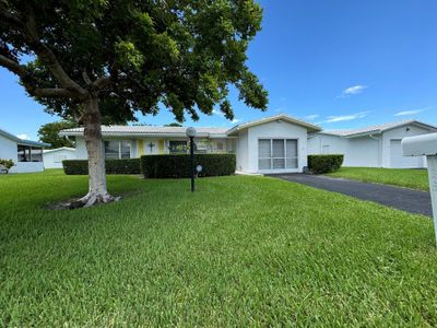 Admiral Model with large, nice landscaped front yard | Image 3