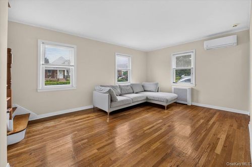14 Ivy Pl, Valley Stream, NY, 11581-2614 | Card Image