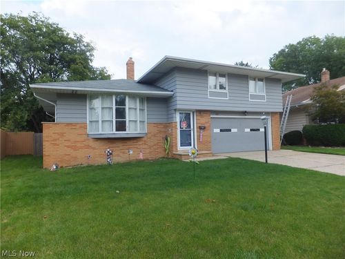 10344 N Church Dr, Parma Heights, OH, 44130-4072 | Card Image