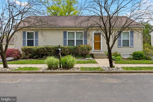 91 Martins Ln, HAMILTON, NJ, 08620-2701 | Card Image