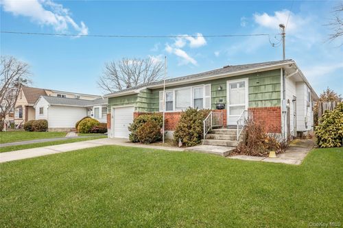 139 N Cedar St, Massapequa, NY, 11758-2633 | Card Image