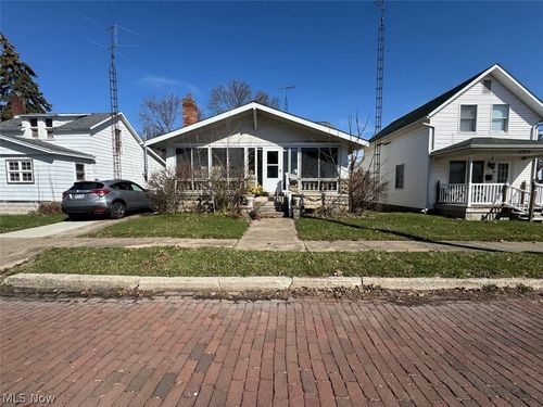 429 E 7th St, Port Clinton, OH, 43452-2437 | Card Image