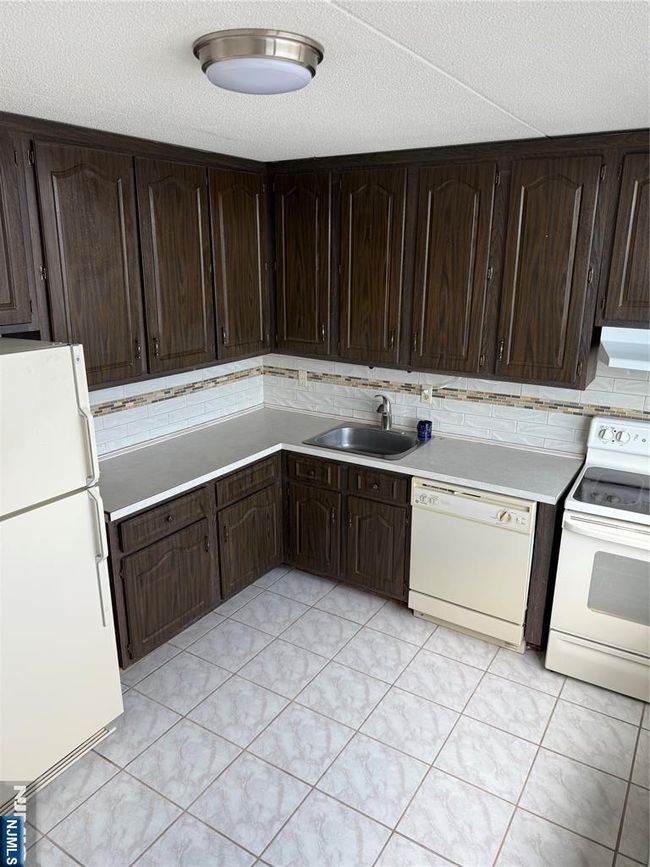 250 Gorge, House attached with 1 bedrooms, 1 bathrooms and null parking in Cliffside Park NJ | Image 5