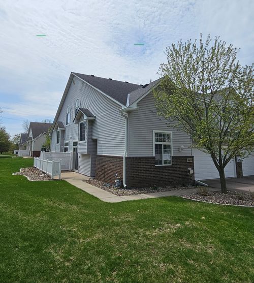 2711 Mallard Dr, Woodbury, MN, 55125-3851 | Card Image